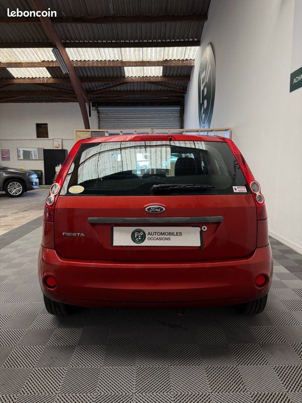 Ford Fiesta • 5 Portes • Essence • Climatisation (image 4)