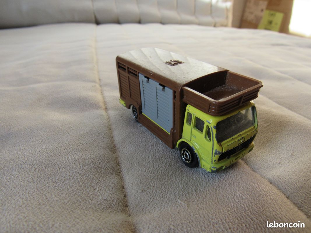 Miniature Majorette Camion Mercedes bétaillière n°254 (image 1)