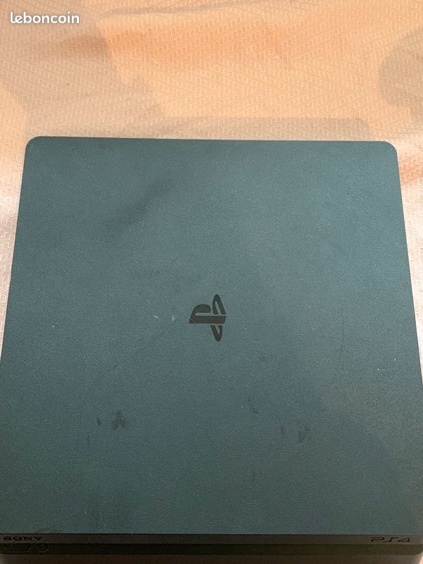 Console ps 4 très peu servi (image 2)