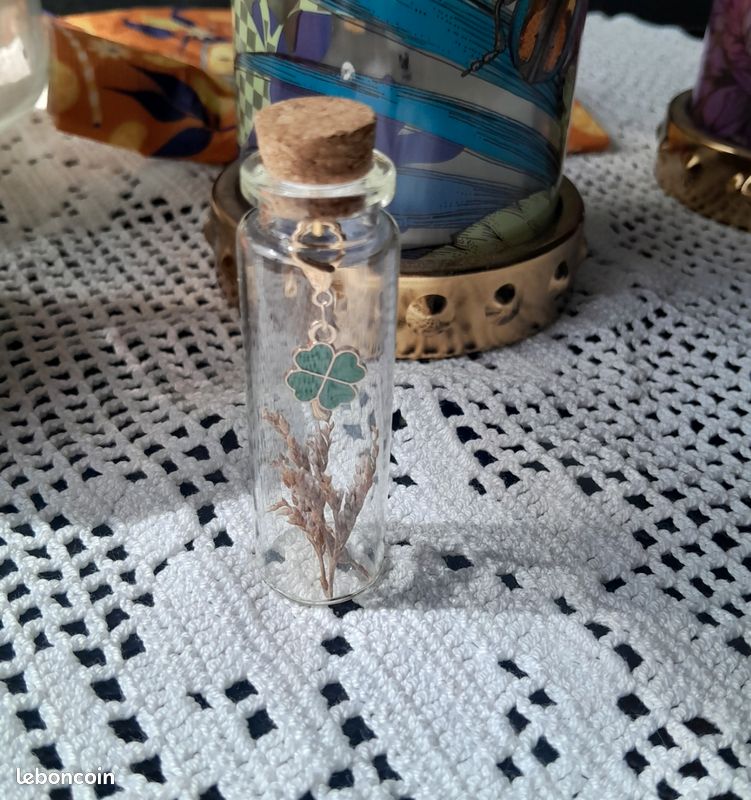 Fiole artisanale fait main- trefle chance & fleurs séchées- idée cadeau (image 1)