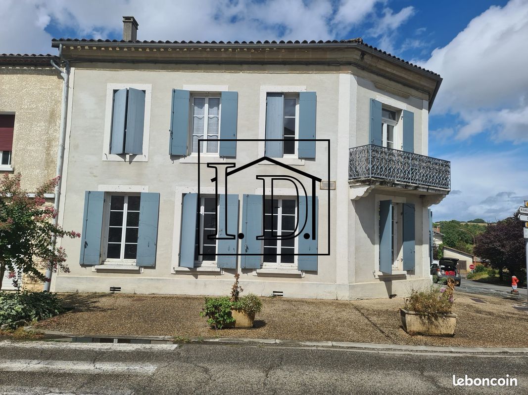 Maison 10 pièces 289 m² · à Lauzun · 289 m² · 210 000 €