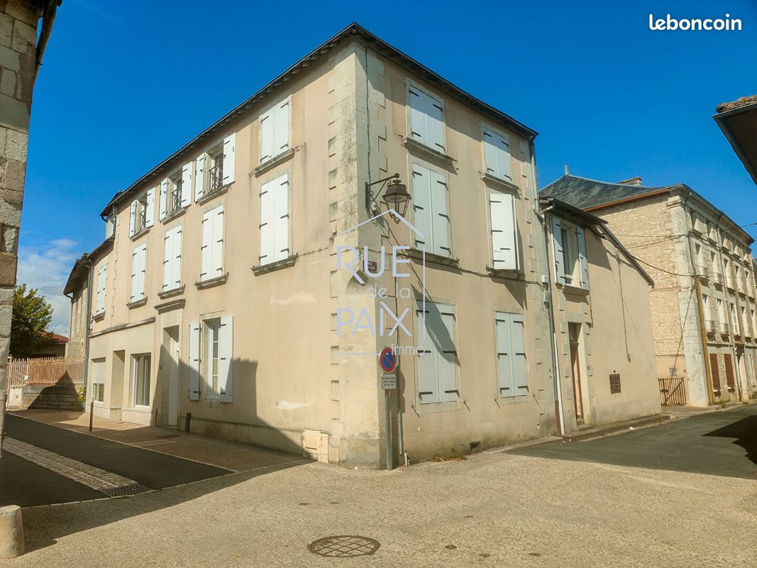 Immeuble 358 m² · à Mirebeau · 358 m² · 325 000 €