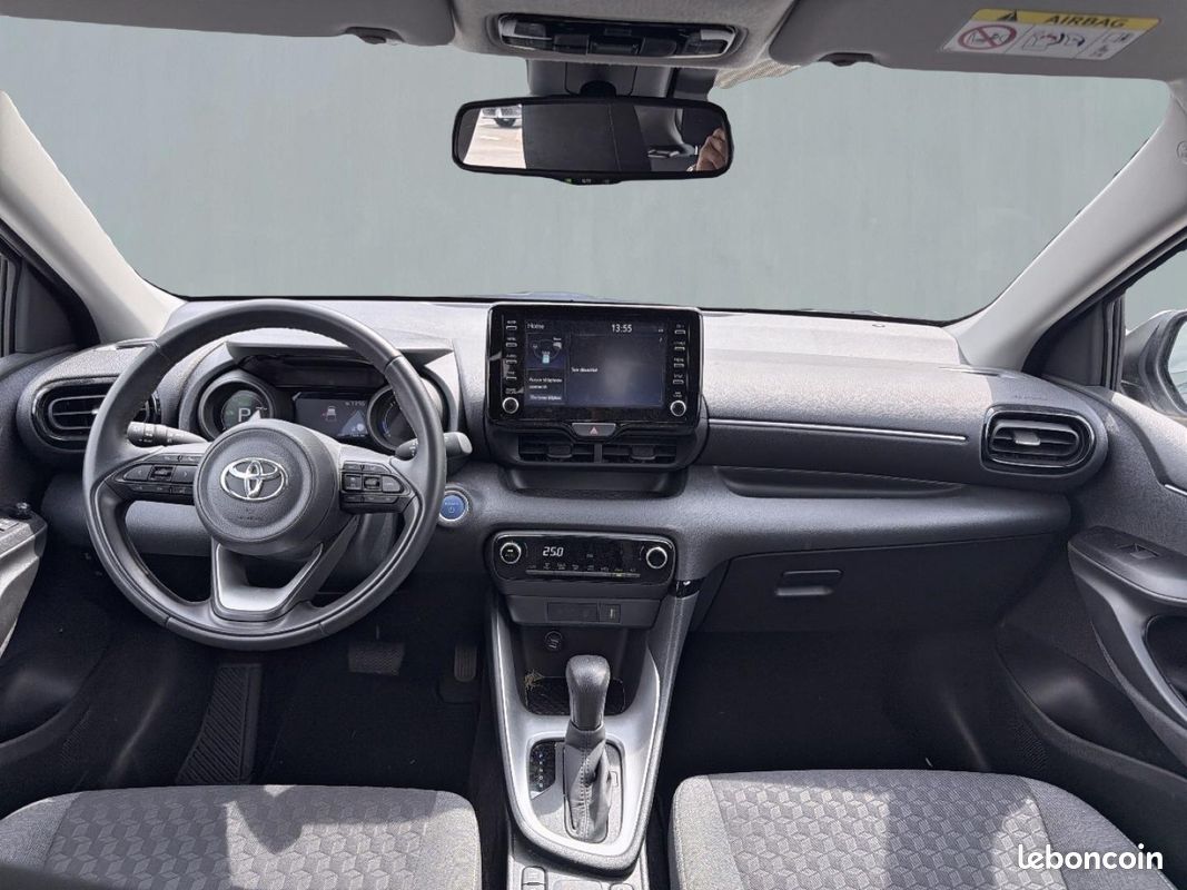 Toyota Yaris 116h Design 5p MY22 (image 6)