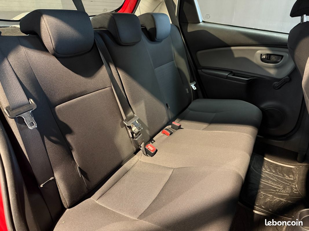 TOYOTA YARIS LCA2 69cH ACTIVE / 2EME MAIN / SUIVI COMPLET / COMMANDES AU VOLANT / CLIM (image 22)