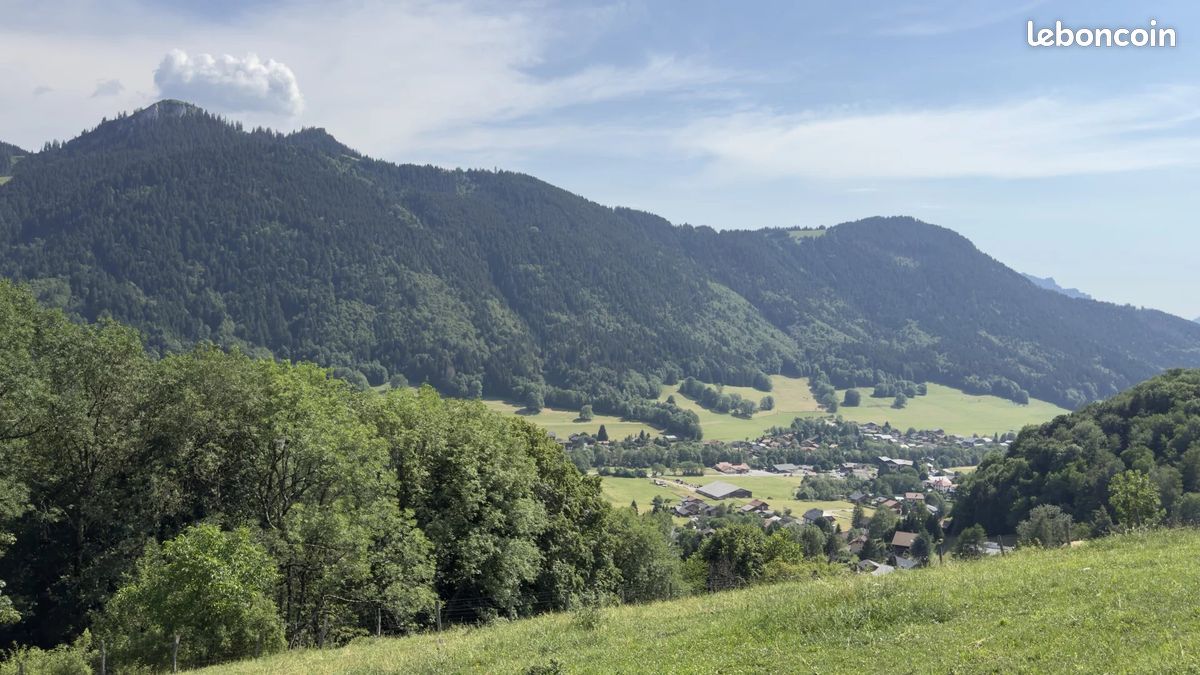 Terrain 3466 m² · à Bernex · 3 466 m² · 381 600 €