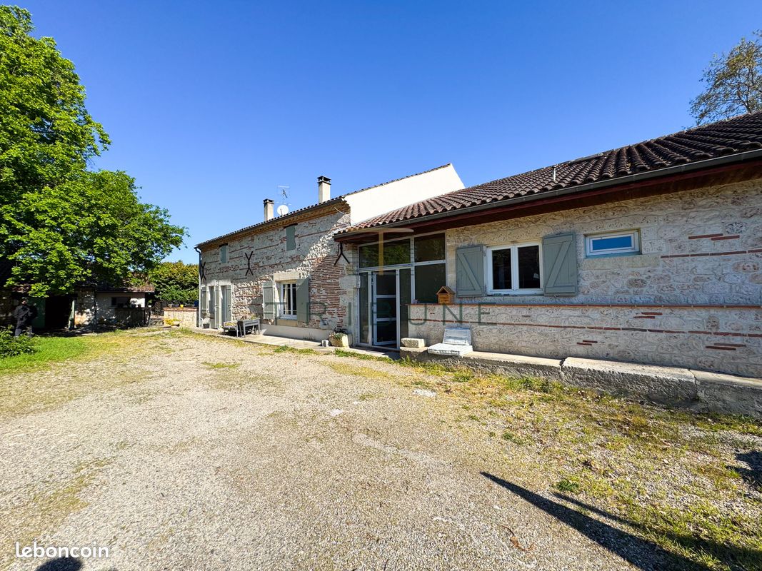 Maison 8 pièces 340 m² · à Boé · 340 m² · 429 000 €