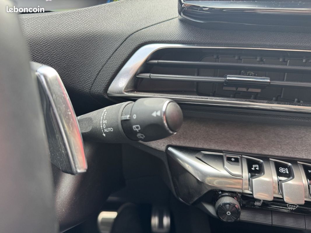 Peugeot 3008 HYBRID4 300CH GT E-EAT8 (image 21)