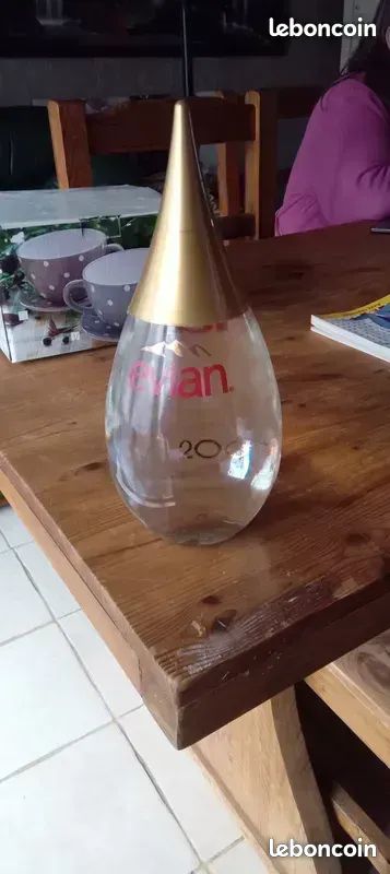 ANCIENNE BOUTEILLE EVIAN Serie Jean Paul Gaultier Neuve Pleine