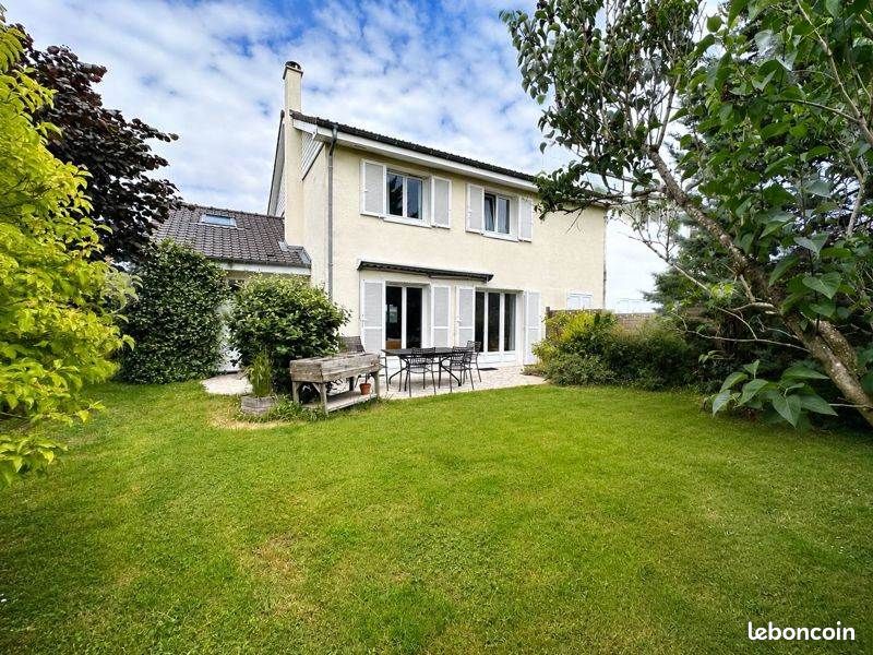 Maison 6 pièces 114 m² · à Buc · 114 m² · 777 000 €