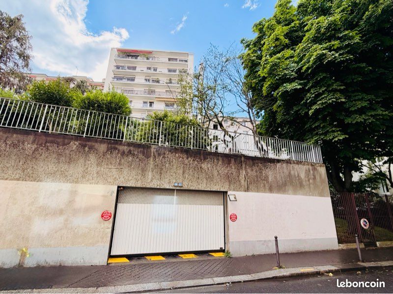 À vendre — Place de parking sécurisée de plain-pied — Paris 12e (Rue Sibuet) · 26 500 €