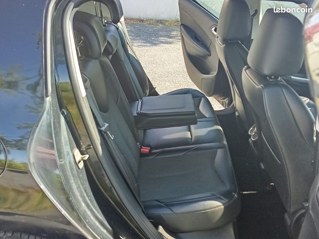 PEUGEOT 308 1.6 HDi 112ch FAP BVMP6 BLUE LION Féline (image 8)