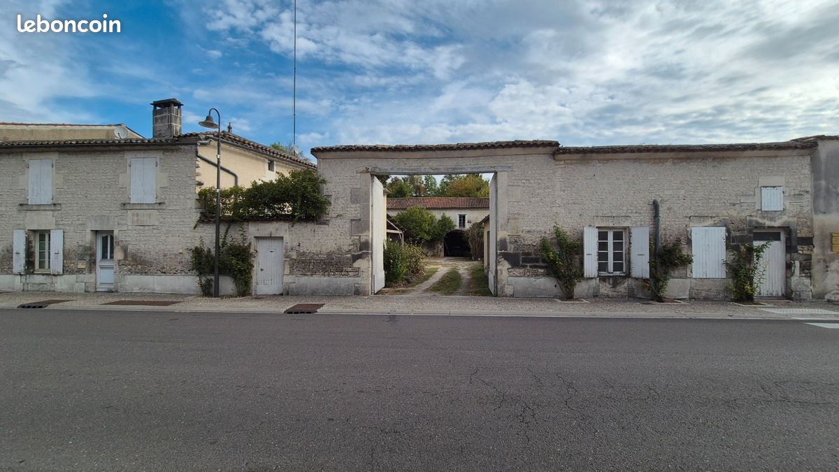 Maison 5 pièces 140 m² · à Saint-Fort-sur-le-Né · 140 m² · 170 000 €