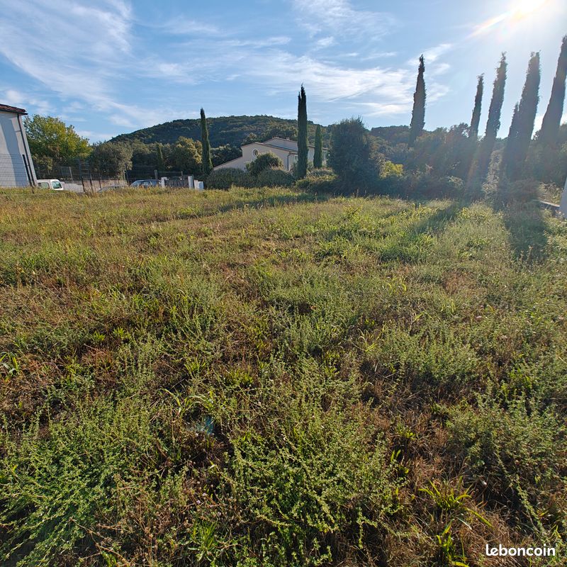 Terrain constructible · à Castillon-du-Gard · 160 000 €
