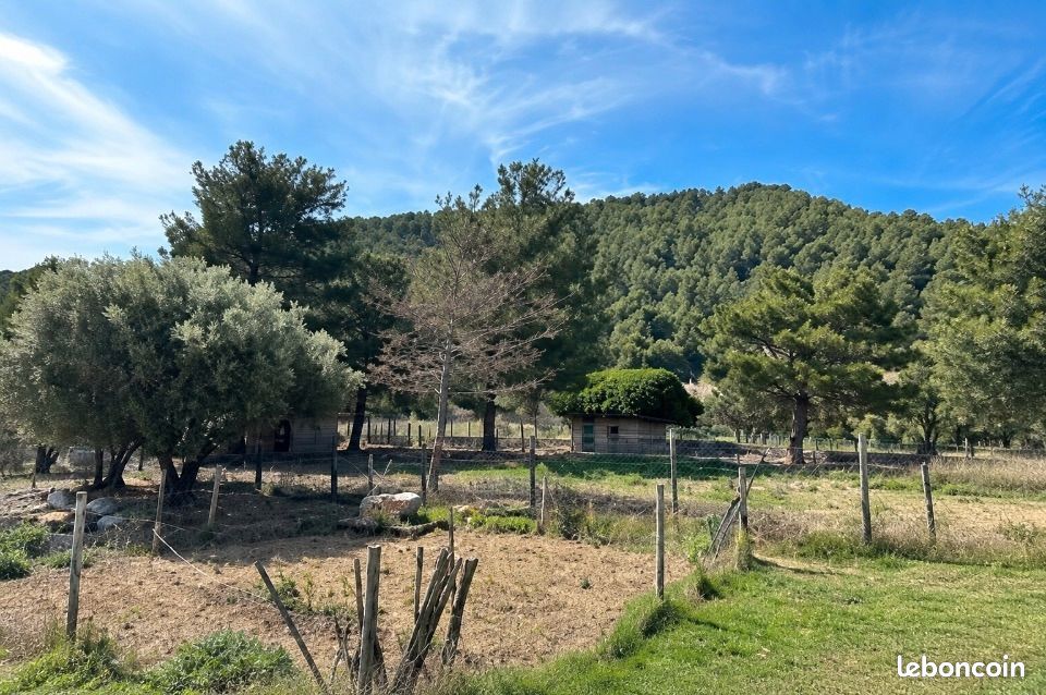 Terrain 1504 m² · à Cuges-les-Pins · 299 000 €