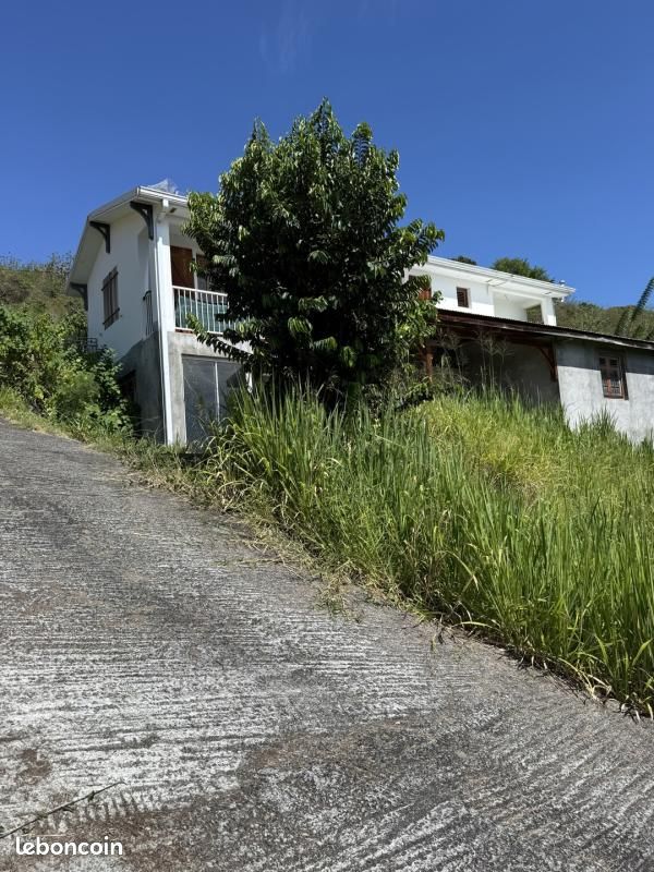 Maison 3 pièces 210 m² · au Carbet · 210 m² · 330 000 €