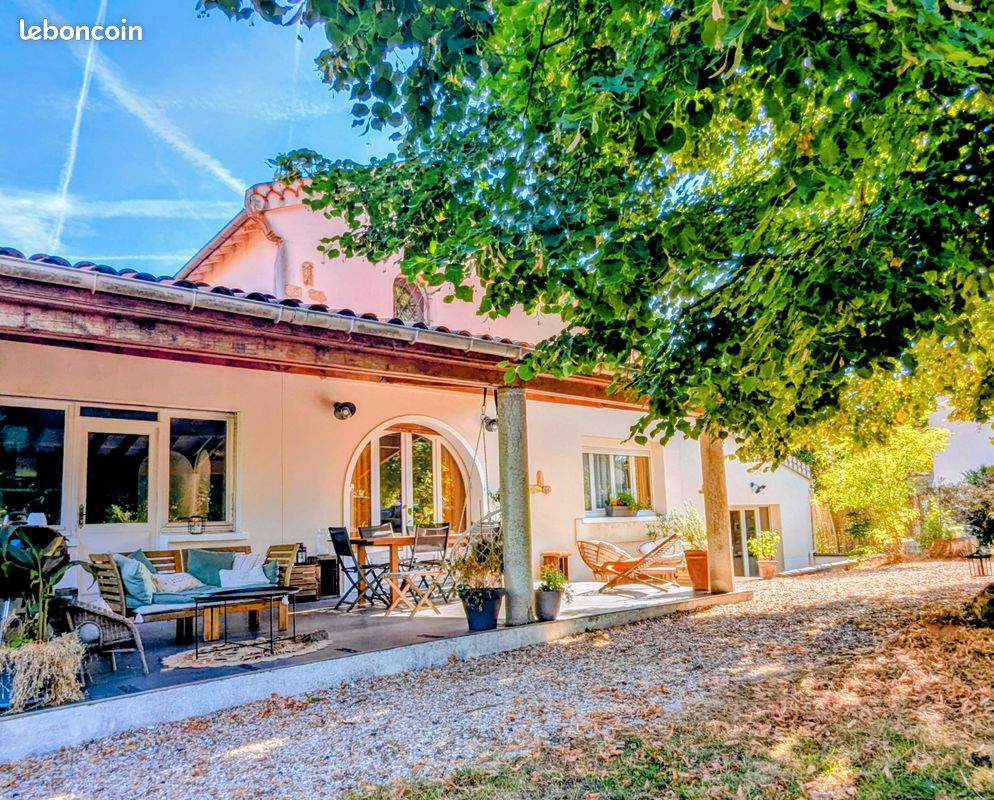 Maison 8 pièces 220 m² · à Dammarie-les-Lys · 220 m² · 470 000 €