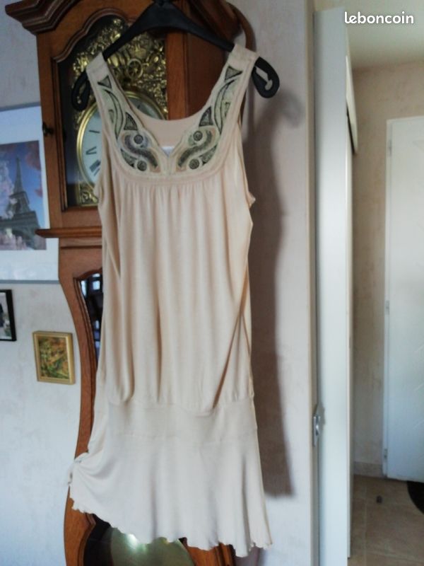 Robe d'été fluide beige (image 1)