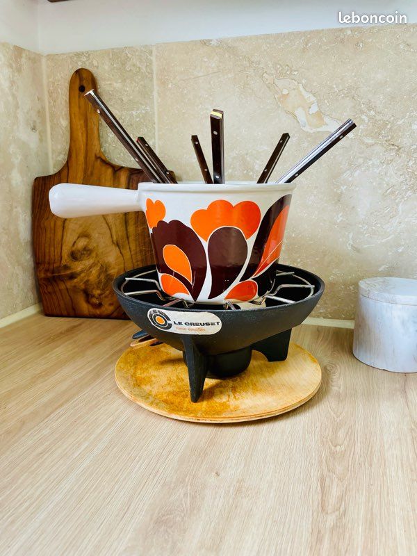 Service à Fondue Le Creuset Paon - Fonte - Complet (poêlons, Fourchettes, Brûleur)