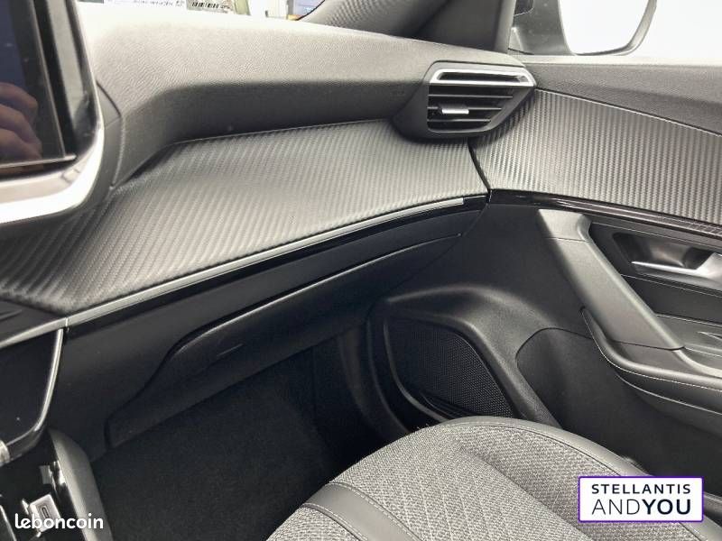 Peugeot 2008 Hybrid 145 ch e-DCS6 Allure (image 30)