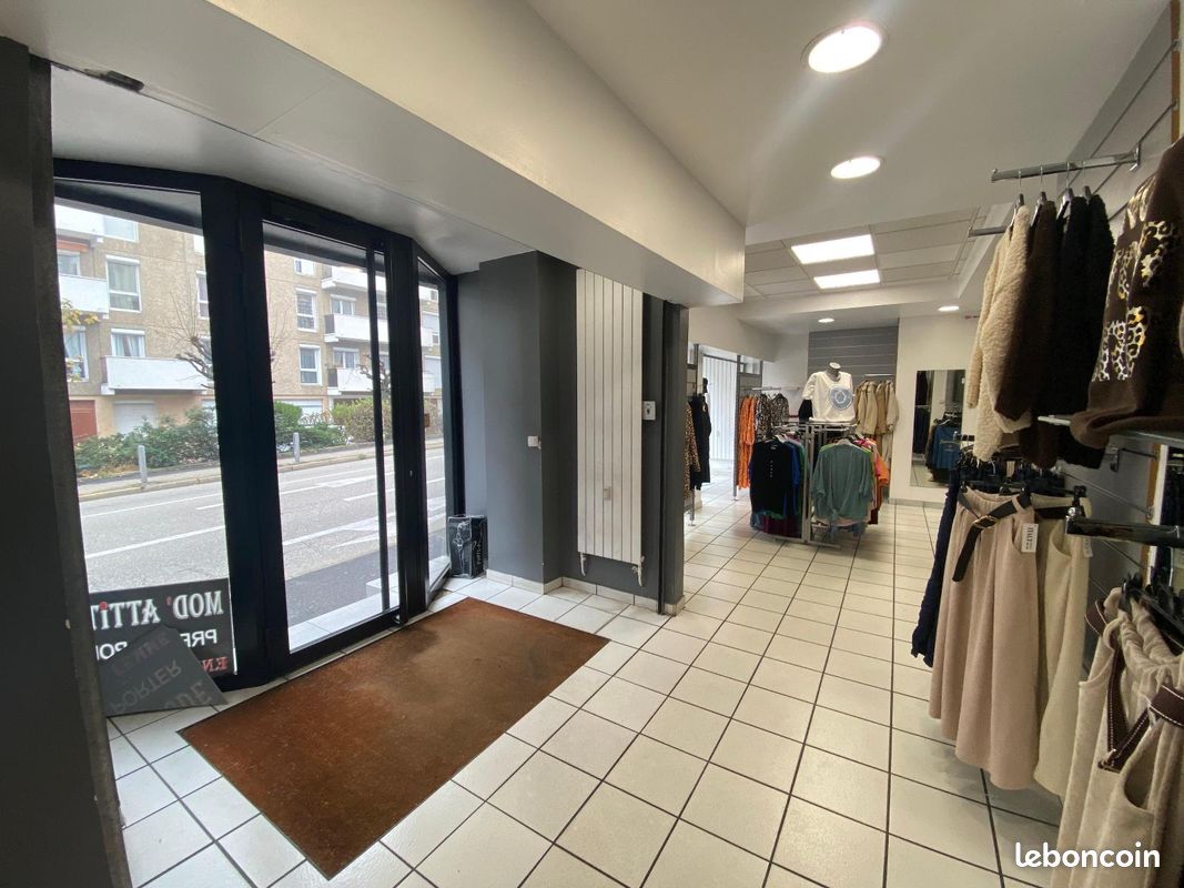Boutique 89 m² ST CHAMOND (image 6)