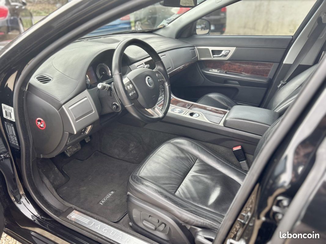 Jaguar xf v6 3l d 240 luxe premium 2009 (image 3)