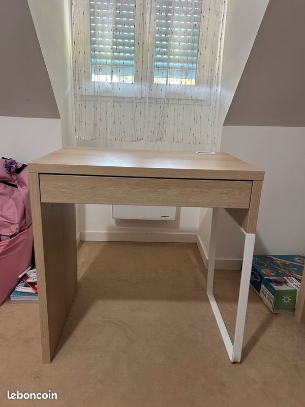 Bureau IKEA MICKE effet chêne (image 1)
