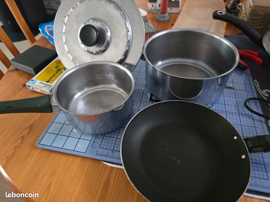 2 casseroles 1 petite poêle et un couvercle (image 1)