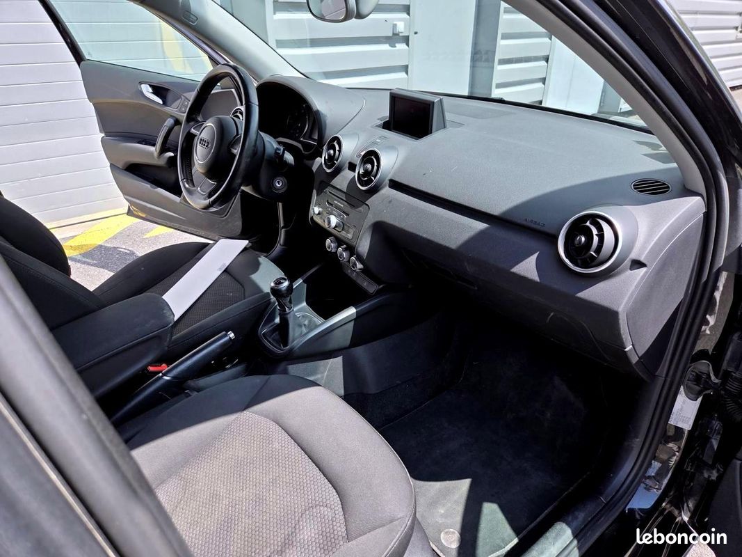 AUDI A1 Sportback 1.6 TDi DPF - 90 - Start/Stop SPORTBACK Ambiente PHASE 1 (image 14)