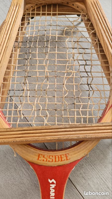 ancien en bois tennis raquette avec tissé chaîne modèle et classique