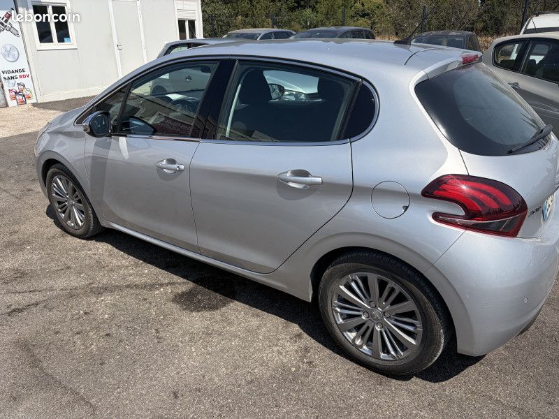 Peugeot 208 1.2 PURETECH 82CH ALLURE 3P (image 1)