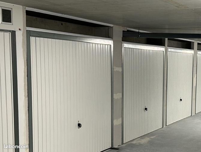Parking 192 m² · à Chambray-lès-Tours · 192 m² · 299 000 €