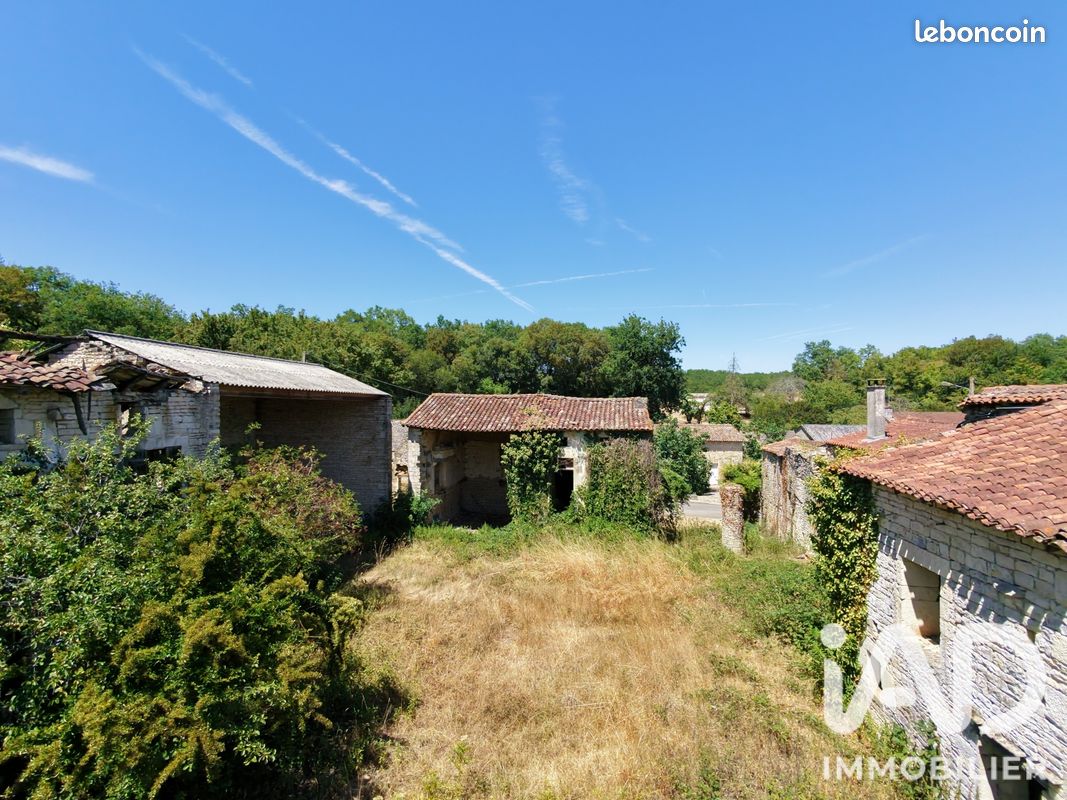 Maison 3 pièces 76 m² · à Ligné · 76 m² · 24 000 €