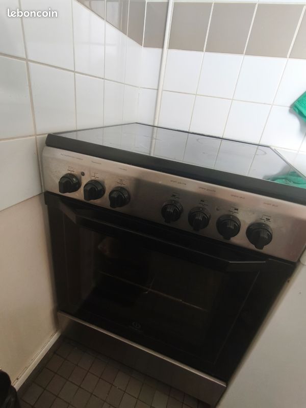Cuisinière vitrocéramique avec four (image 1)