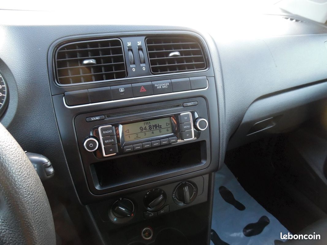 Volkswagen POLO 1.2 60CH TRENDLINE 5P (image 8)