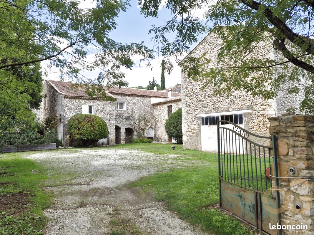 Maison 22 pièces 739 m² · à Nîmes · 739 m² · 1 750 000 €