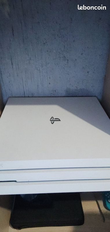 Ps4 pro (image 1)