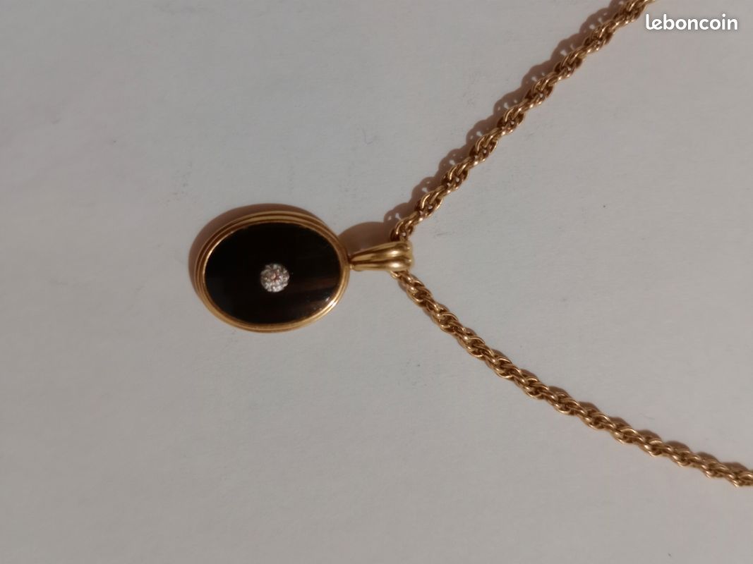 Collier avec pendentif or 18 k petit diamant Montres Bijoux