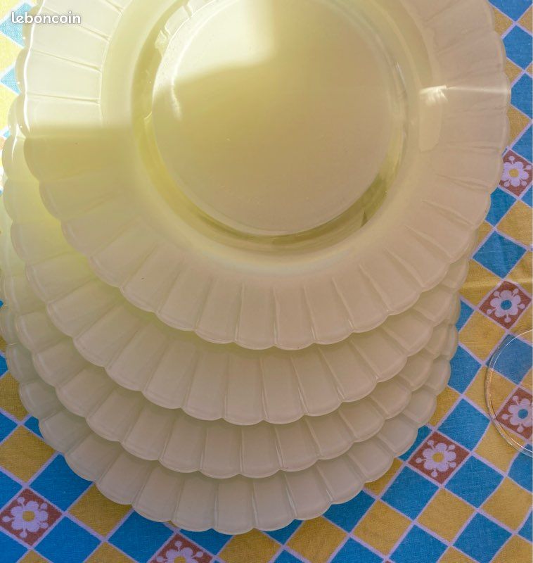 VENDU - Cinq assiettes dessert fleur Lesieur années 60 - Le Grenier de Lisette