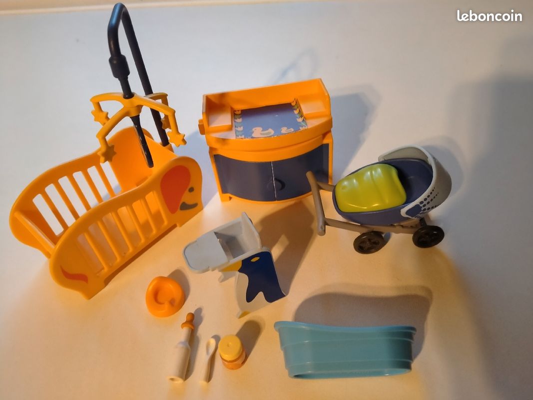 Playmobil lot d'accessoires bébé lit berceau landau table à langer pot baignoire chaise envoi4,5o (image 1)