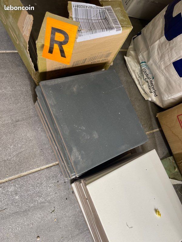 Carrelage noir et blanc pour damier (image 1)