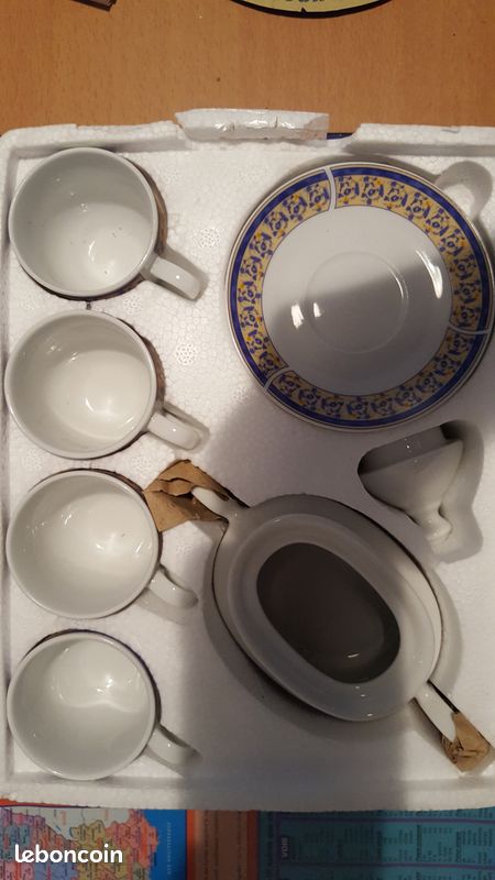 Un service à café neuf (image 1)