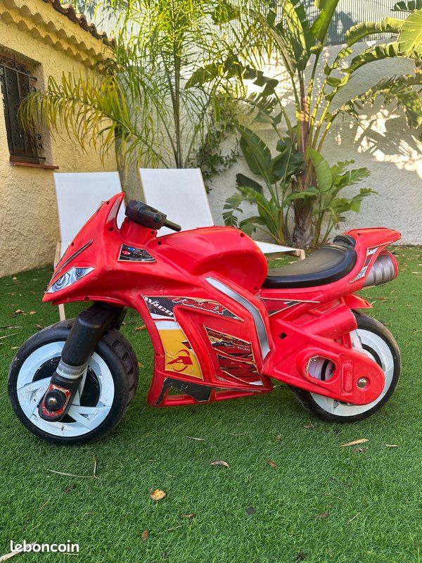 Grande moto rouge porteur (image 1)