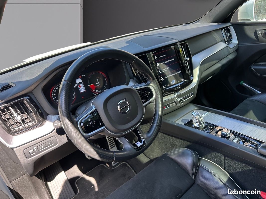 VOLVO XC60 T8 Twin Engine 303 ch + 87 ch Geartronic 8 R-Design /. TOIT OUVRANT / SIÈGES ET VOLANT CHAUFFANT / (image 2)