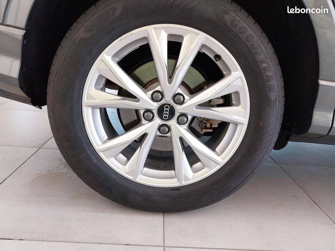 AUDI Q3 45 TFSIe 245 ch S tronic 6 S line (image 9)