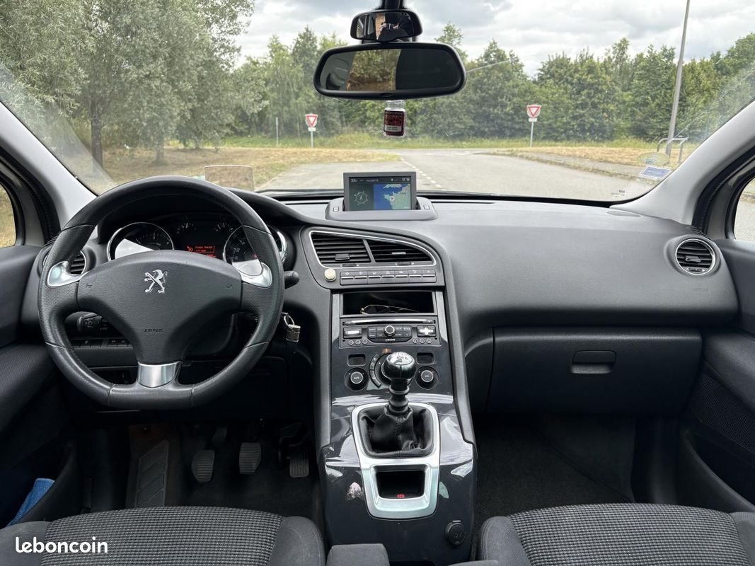 PEUGEOT 5008 1.6 BlueHDi - 120 GARANTIE 2 ANS OFFERT - 7 Places Allure (image 13)