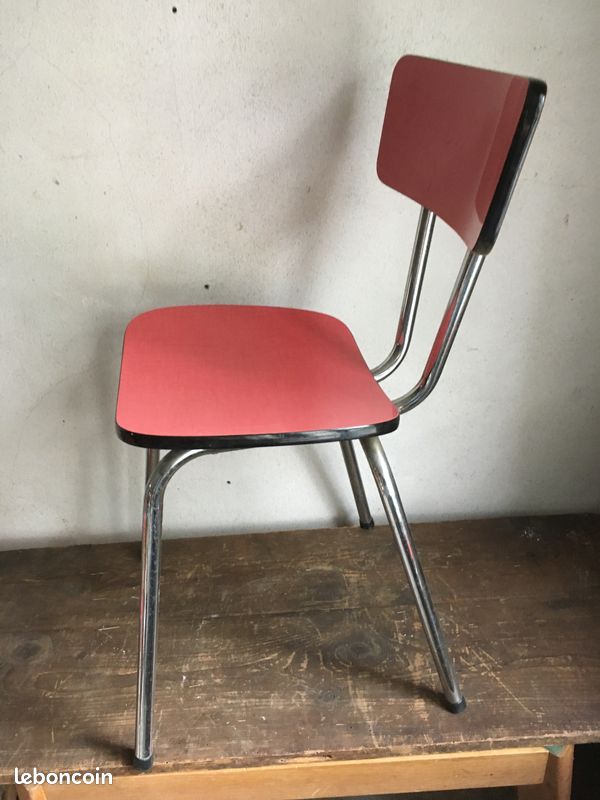 Ancienne chaise en formica rouge / Ameublement / Déco (image 1)