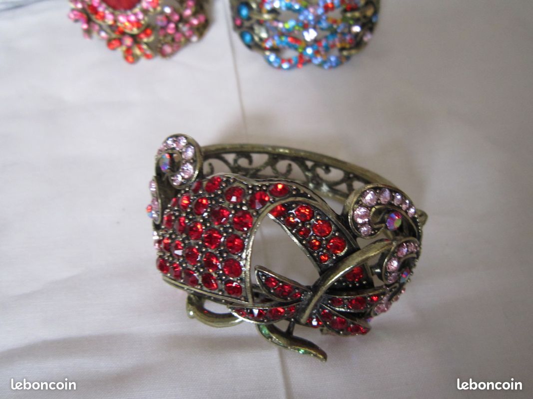Divers bracelets rigides (image 9)