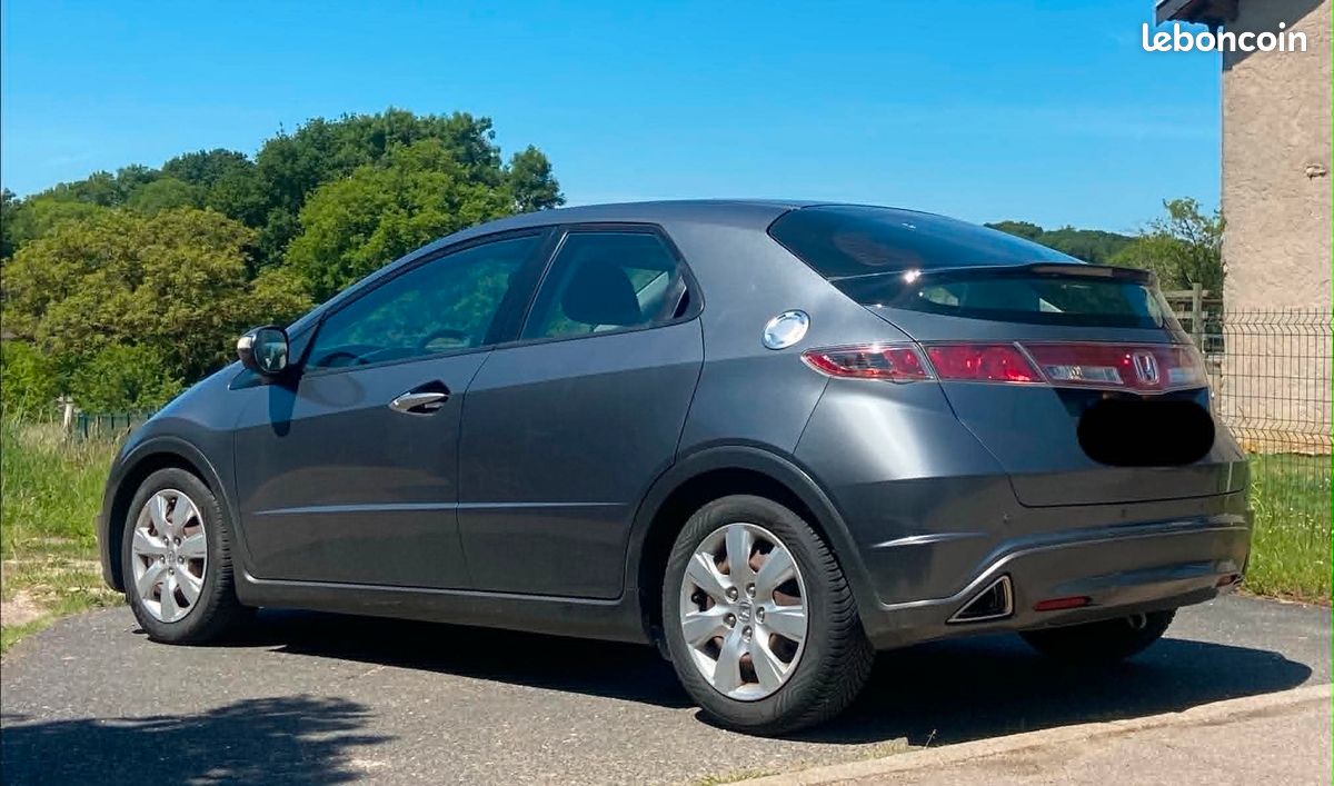Civic 8 phase 2 1,8 i-vtec 140cv 85700km toujours suivi chez Honda carnet d’entretien entièrement tamponnés + factures et anciens contrôles techniques deuxième main possibilité de passage à l’éthanol (image 5)