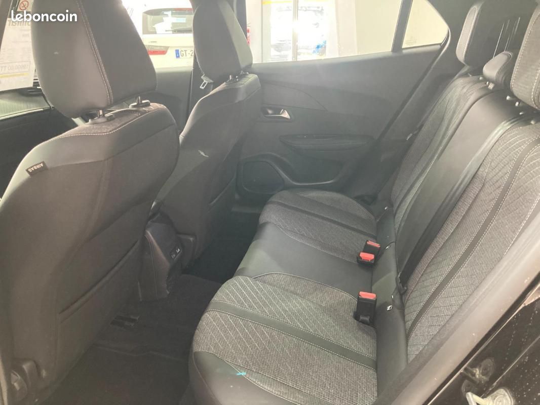 Peugeot 2008 HYBRID 136 E-DCS6 ALLURE (image 9)