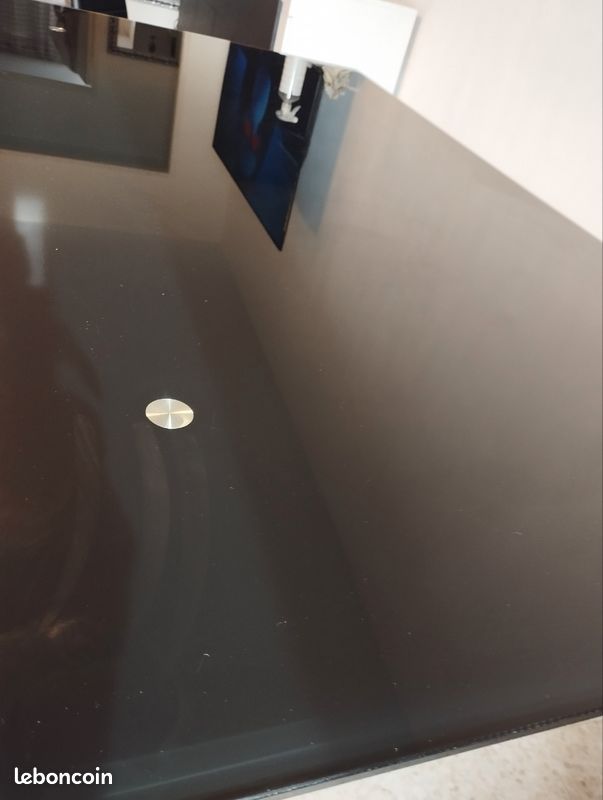 Table (image 3)